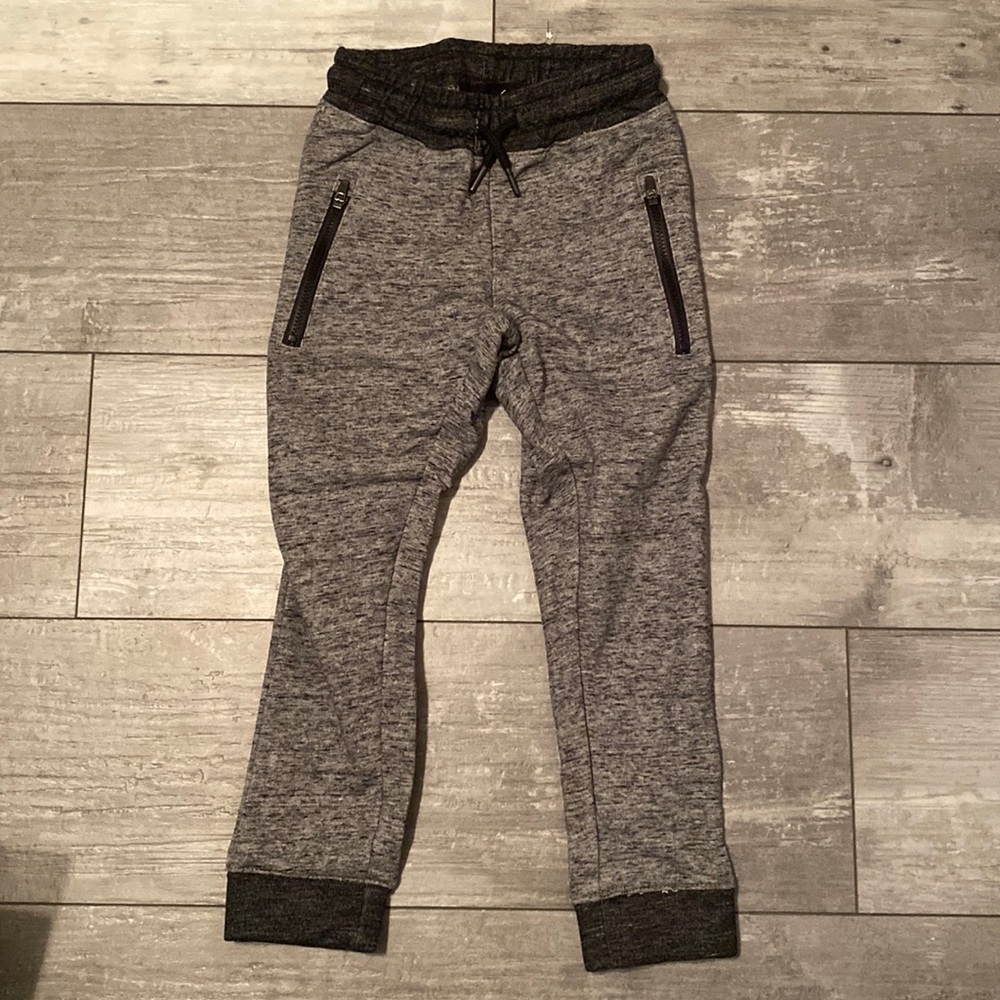 Capsule Duffy Fleece Jogger Grey XS NWT Stitch Fix Kids